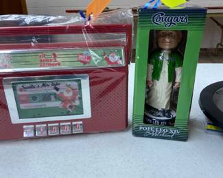 Vintage game, Pope Leo figure