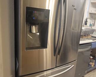 SAMSUNG REFRIGERATOR