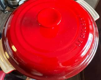 Le Creuset Signature Round Dutch Oven, Cherry Red second image