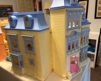 Fisher Price Loving Family Doll House