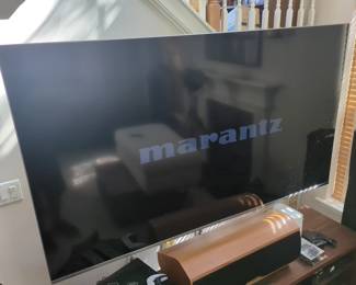 Lot 2:Samsung 82" Premium UHD 4K Flat Smart TV MU8000 Series with remote. Includes wall mount.