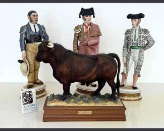 Algora Italy Bull and Matadors, Bull has one repaired horn tip