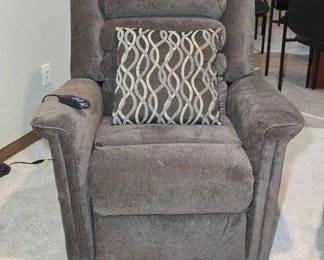 1 Catnapper Lift Chair.