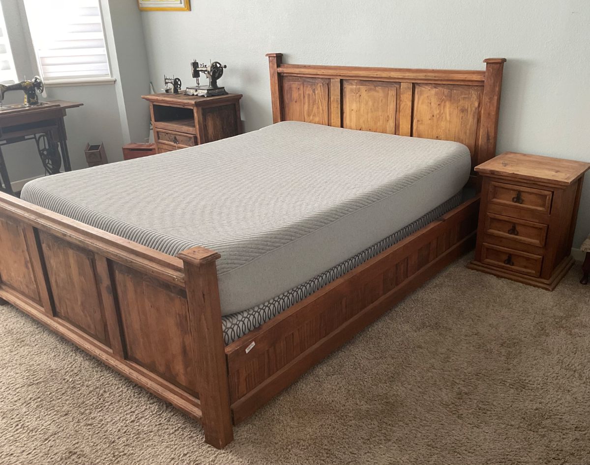 Rustic style queen bed
