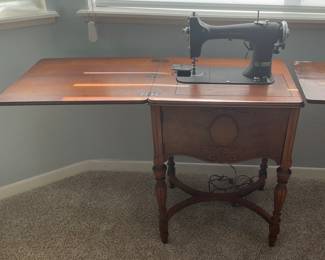 Improved Eldridge Rotary sewing machine with cabinet-21x17x30