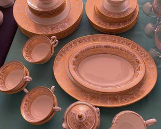 Wedgewood  “Gold Florentine” 35 pieces