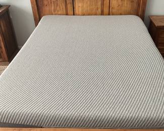 Rustic style Queen bed