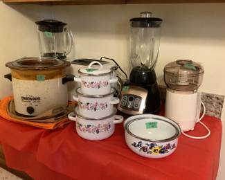 Small electrical kitchen appliances plus older covered dishes