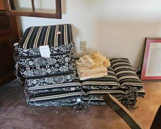 these cushions go to the chair on the front porch. 