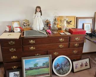 chest view WITH objects.(just 1 chest)