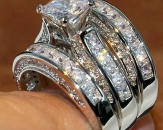 Dimond Rings;   Handwoven Persian & Oriental Rugs, Kilims
* Fine Art & Original Oil Paintings
* Antiques & Decorative Tapestries
* Fine Jewelry – Gold, Silver & Rare Coins
* Diamonds & Investment-Grade Gemstones