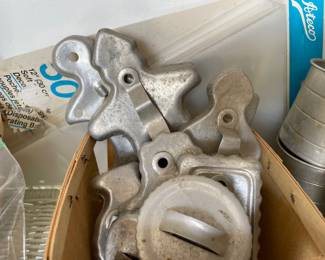 vintage cookie press, vintage cookie cutters and measuring cups
