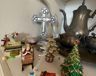 tiny jewelry boxes w/ magnetic closure