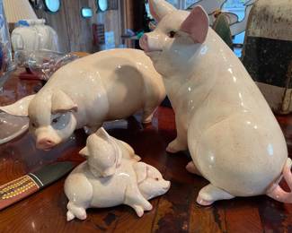 love this four-piece ceramic pig family