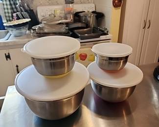 Rubber bottom set of 4 bowls