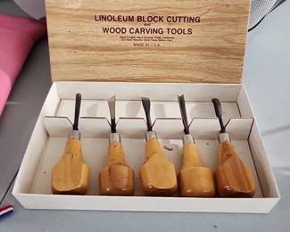 Linoleum block cutting and wood carving tools