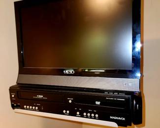 Visio Flat Screen TV/ Magnavox DVD Player