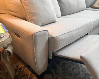 La-z-boy Edie Duo 5 Pc Sectional with electric recliners on ends