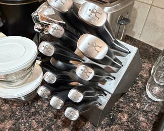 J.A. Henckels International 15-Piece Knife Block Set