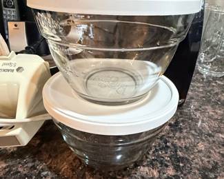 The Pampered Chef Mixing Bowls with Lids