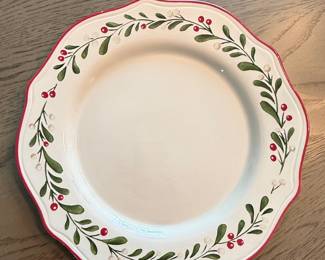 Better Homes & Gardens "Winterberry" Dinner Plate and Swirl Glass Bowl