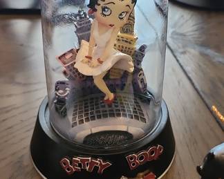 Betty Boop "Cool Breeze" Figurine in Marilyn Monroe Pose
