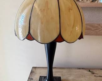 Slag Glass Tulip Table Lamp