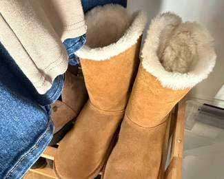 Koolaburra by UGG Sheepskin Boots