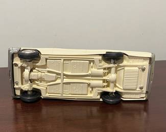 D93 - $180. 1961 Pontiac Bonneville 2 Door Convertible Dealer Promo Car. 1:25 Scale. 