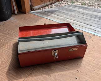 D175 - $20. Vintage Metal Toolbox. 