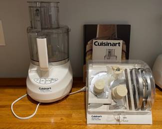 D127 - $40. Cuisinart DLC2011 w/ blades & manual. 