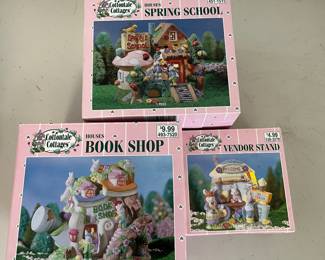 D123 - $30. Vintage 2000 Cottontale Cottages. 