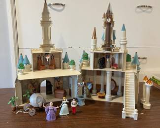 D16 - $150. Retired Cinderellas Castle Playset with Figurines & Accessories. Nearly 200 Pieces. 
