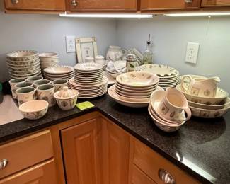 D54 - $350. Portfoloio by Pfaltzgraff Stoneware.  Naturewood. Large set - Service for 8 + Serving Pieces. 