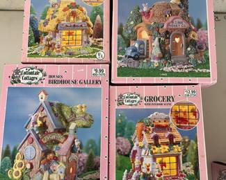 D123 - $30. Vintage 2000 Cottontale Cottages. 