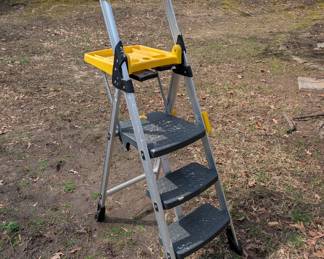 D170 - $50. Cosco Heavy Duty Step Ladder!