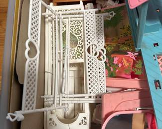 D168 - $25. Barbie Blinking Beauty Set. 