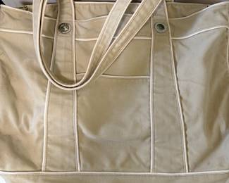 D117 - $20. Vera Bradley Tote Bag. 