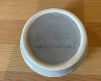 D22 - $35. Art Deco Style 1960s Hall China Refrigerator Pitcher + 4 Bowls - 3 have lids. 