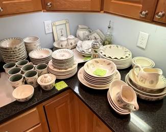 D54 - $350. Portfoloio by Pfaltzgraff Stoneware.  Naturewood. Large set - Service for 8 + Serving Pieces. 