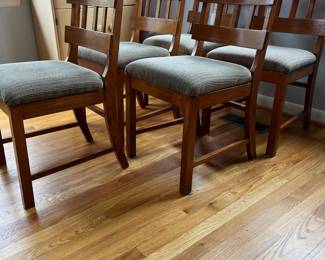 D33 - $175. Drop Leaf Dining Table with 5 Chairs. Set of 5 dining Chairs. Measures 18" wide x 19.5" deep x 31" tall. 
