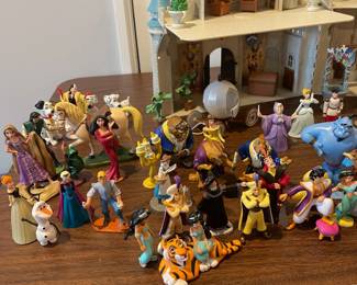 D16 - $150. Retired Cinderellas Castle Playset with Figurines & Accessories. Nearly 200 Pieces. 