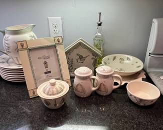 D54 - $350. Portfoloio by Pfaltzgraff Stoneware.  Naturewood. Large set - Service for 8 + Serving Pieces. 