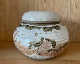 D147 - $25. Studio Pottery Canister with lid. Measures 7.5" wide x 6" tall. 