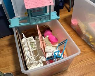 D168 - $25. Barbie Blinking Beauty Set. 