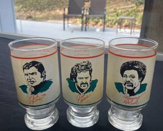 D106 - $60. Vintage Miami Dolphin Super Bowl Champions 1972 Glasses - set of 6. 