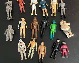 D19 - $45. Vintage Star Wars Action Figure Lot. 17 Pcs. 