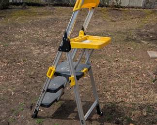 D170 - $50. Cosco Heavy Duty Step Ladder!