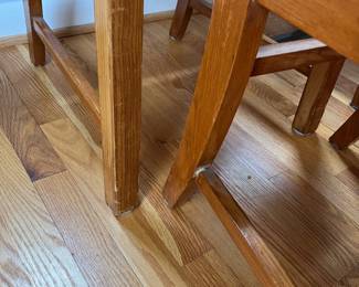 D33 - $175. Drop Leaf Dining Table with 5 Chairs. Set of 5 dining Chairs. Measures 18" wide x 19.5" deep x 31" tall. 