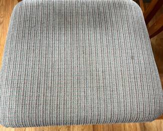 D33 - $175. Drop Leaf Dining Table with 5 Chairs. Set of 5 dining Chairs. Measures 18" wide x 19.5" deep x 31" tall. 